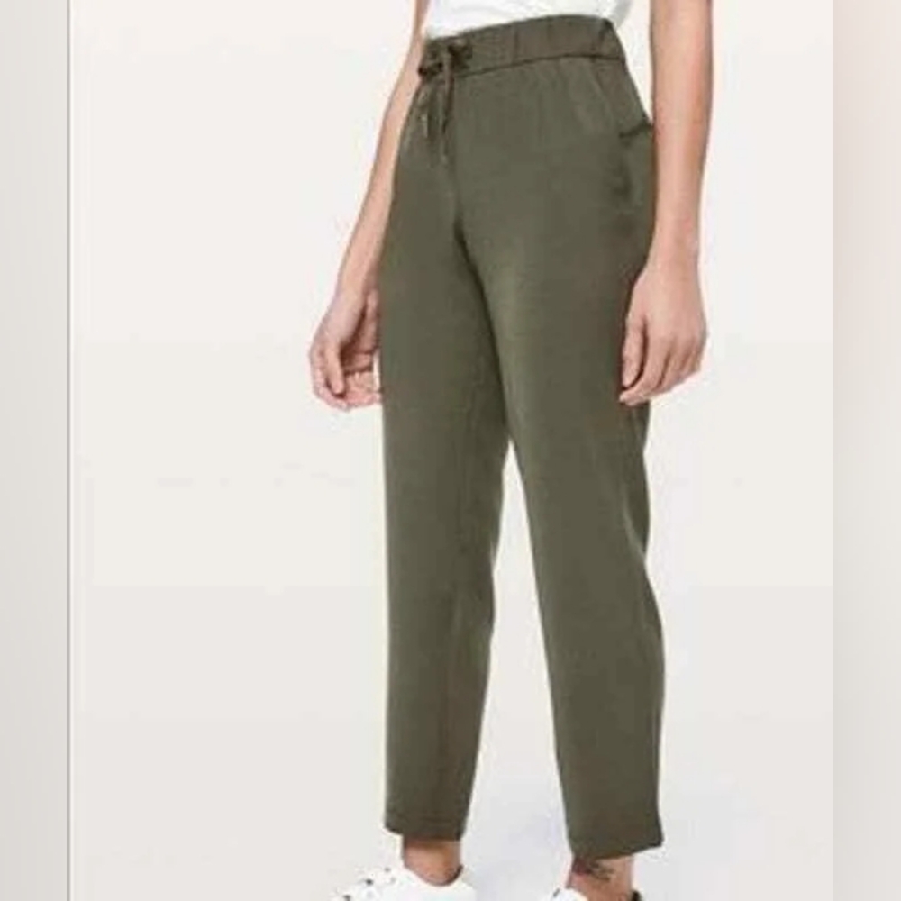 Lululemon On The Fly Pant Woven 28" Dark Olive Sz 6